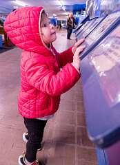 20: 04-12 Maeve Watching The Fish