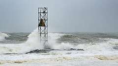 83: 10-12 Storm Waves On The Avon Jetty
